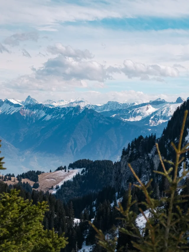 Haut Des Pistes De Ski Thollon Les Memises. In the background are the snow-capped Swiss mountains.