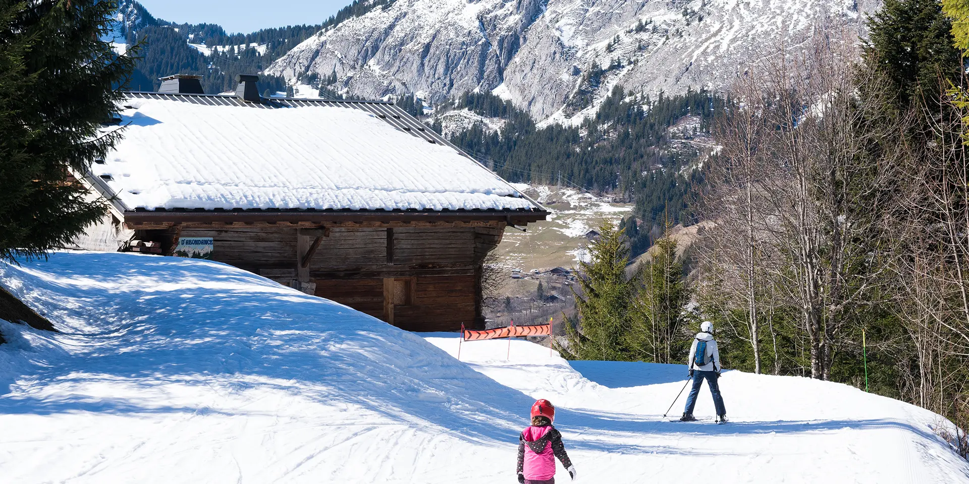 Skieurs sur les pistes