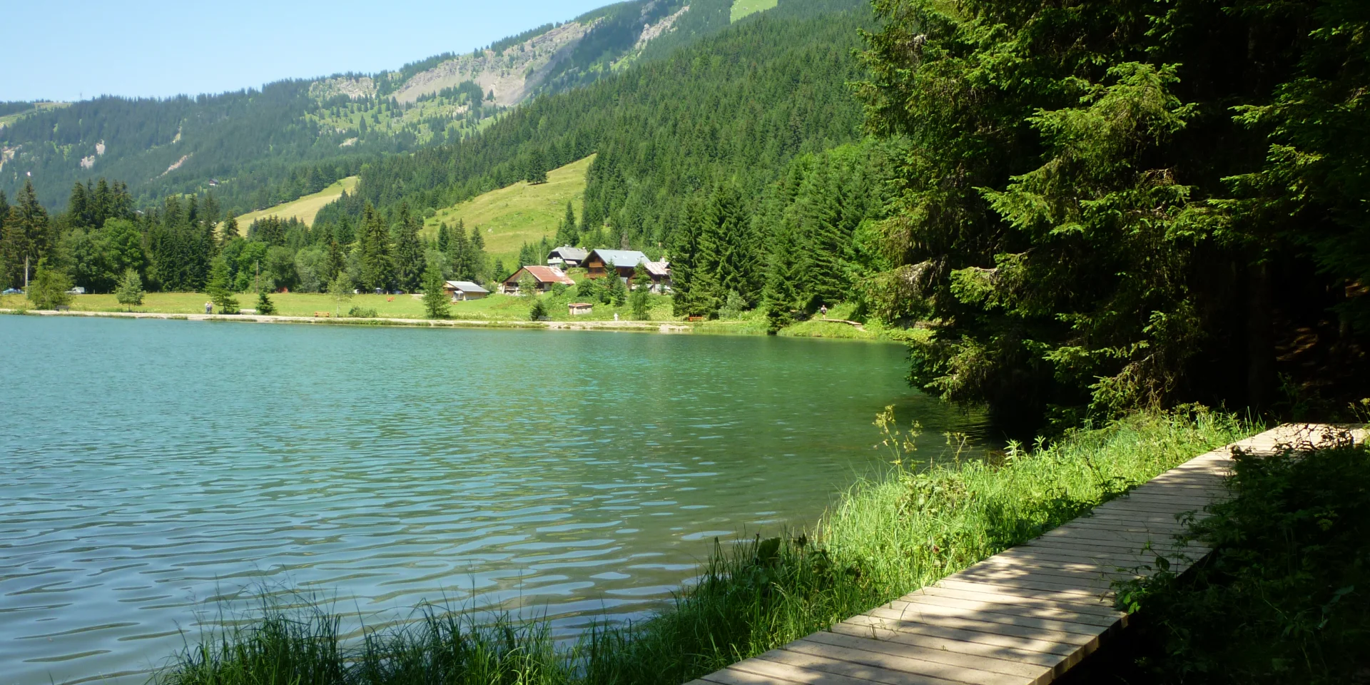 Pad van de randen van het meer van de vlakten van overvloed Ccpeva