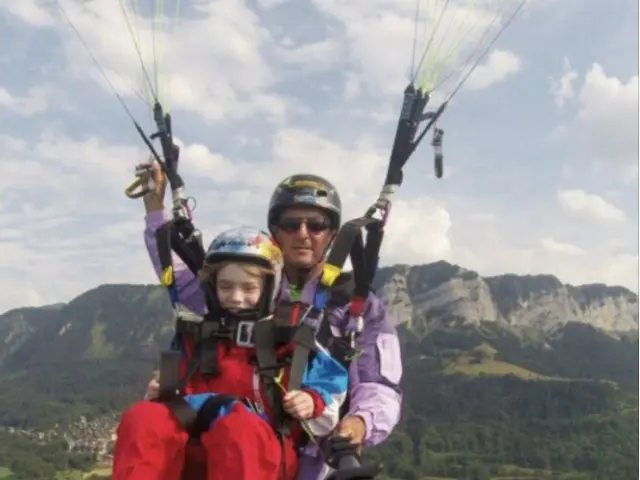 Jean Claude Betemps Lors D Un Bapteme De L Air Avec Un Enfant Photo Jean Claude Betemps 1784904321